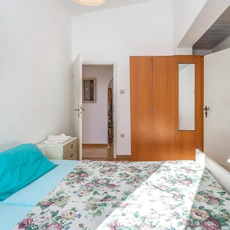 Holiday home Awesome In With House Sea View Klenovica