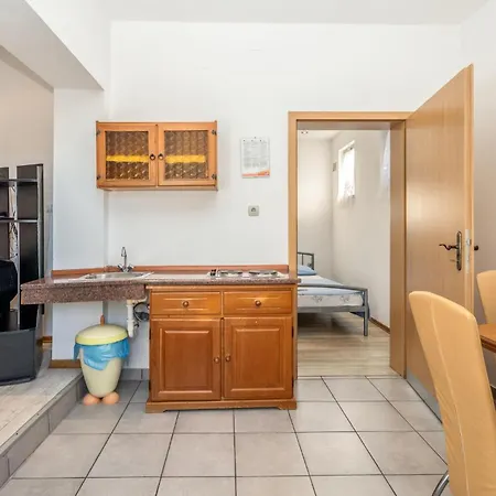 Awesome In With House Sea View Klenovica