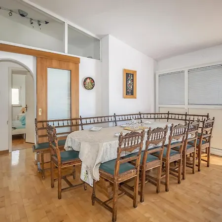 Awesome In With House Sea View